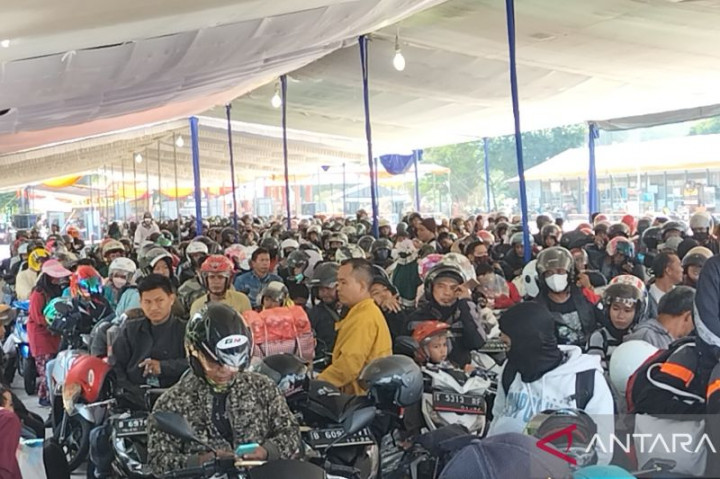H+3 Lebaran, Ribuan Kendaraan Roda 2 Menyemut di Pelabuhan Bakauheni