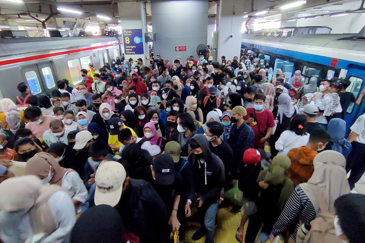 Usai Libur Lebaran, Stasiun Manggarai dan Tanah Abang Kembali Padat