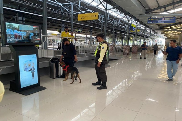 Unit K9 Berjaga di Stasiun Solo Antisipasi Barang Terlarang