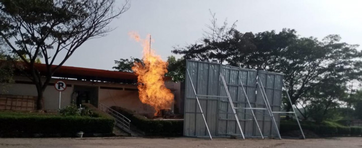 Pengelola Rest Area KM 86 Cipali Pasang <i>Barrier</i> Antisipasi Kobaran Api Menyebar