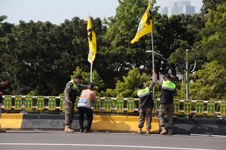 Ribuan Spanduk hingga Baliho Terkait Ramadan, Termasuk Milik Parpol Diturunkan Satpol PP