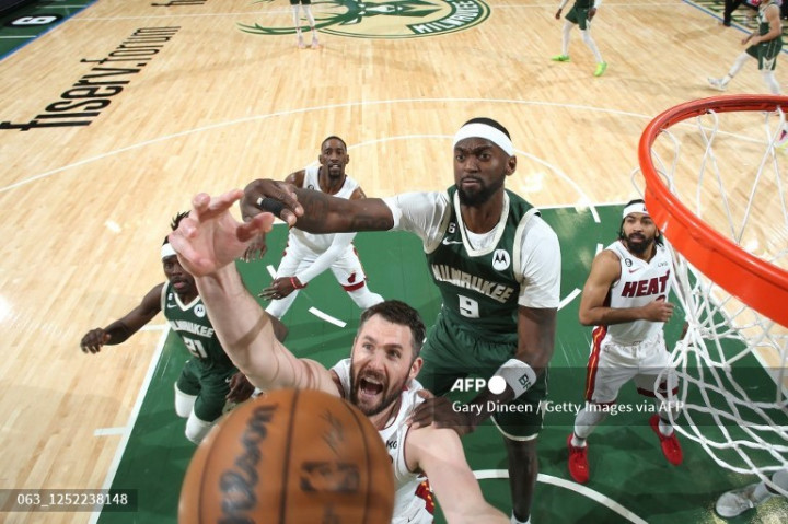 Play-off NBA: Heat Singkirkan Bucks, Lakers dan Warriors Ketat