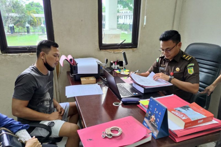 Oknum Polisi Tikam Polisi Diserahkan ke PN Kampar