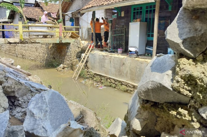 1.001 Jiwa Terdampak Banjir Bandang di Leuwisadeng Bogor