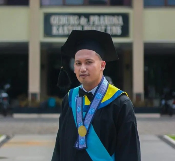 Kisah Mufti, Raih IPK 4.0 Plus Lulusan Tercepat dan Termuda di Program Doktor UNS