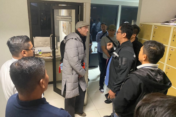 WN Australia Ludahi Imam Masjid Dicekal, Tak Bisa Keluar Indonesia