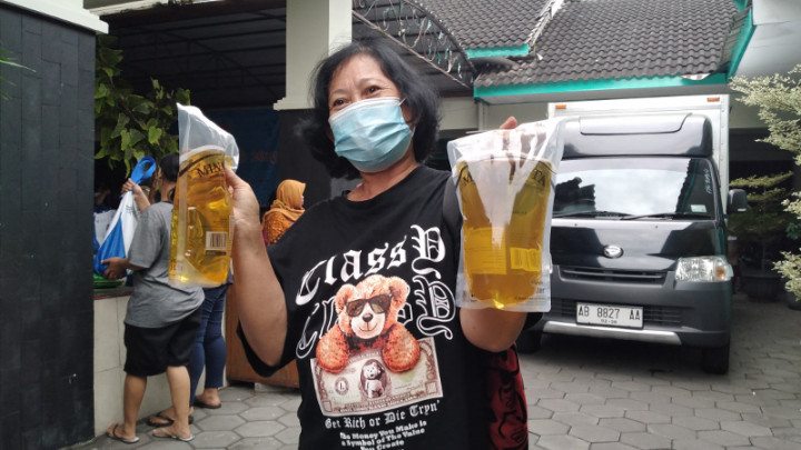 Senyum Merekah Warga Maguwoharjo Dapat Bahan Pokok Murah dari Bazar Kemendag