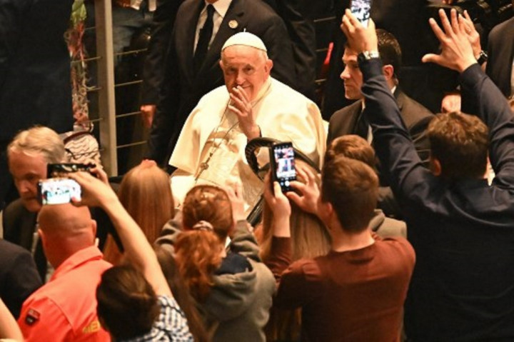 Paus Fransiskus Bertemu Pengungsi Ukraina dalam Kunjungan ke Hongaria