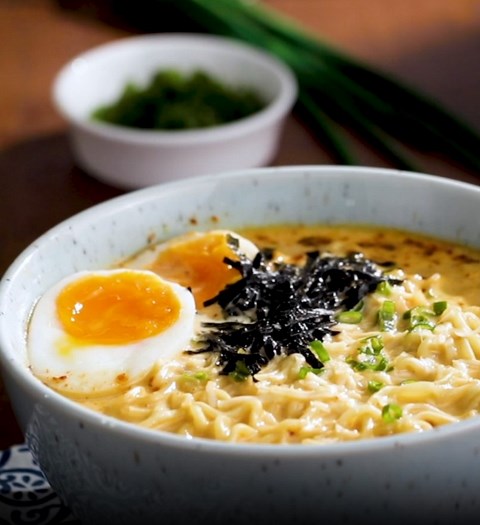 Resep mi kari dengan mayones ini sangat mantap. Yuk, dicoba! (Foto: Dok. Endeus TV)