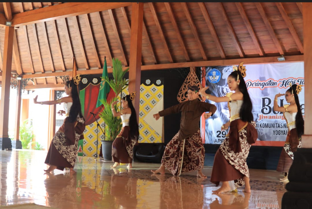 AKN Seni dan Budaya Yogyakarta menggelar pertunjukan memperingati Hari Tari Sedunia. DOK Vokasi Kemdikbud
