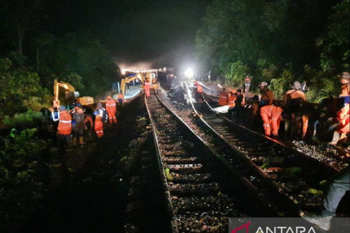 Perbaikan Jalur Rel Amblas di Negeri Agung Dilanjutkan Lagi