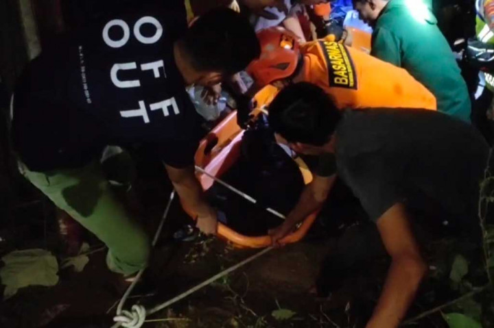 Bus Bawa Puluhan Santri Masuk Jurang, Tiga Tewas