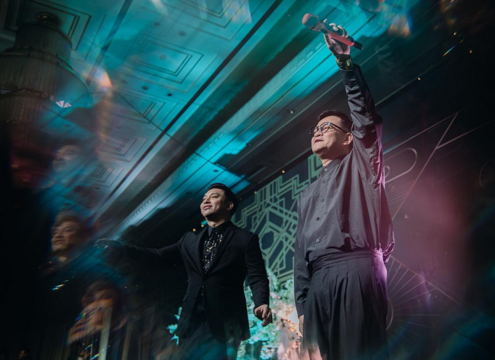 Banjir Air Mata saat Kahitna Pertama Kali Tampil Tanpa Carlo Saba