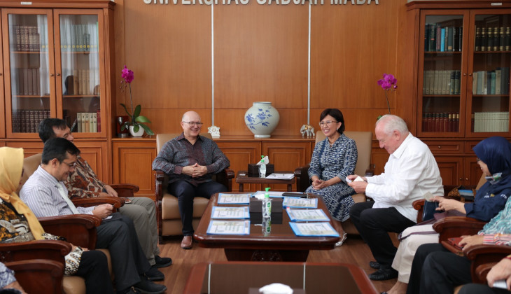 Dubes Belgia Frank Felix bertemu dengan Rektor UGM Ova Emilia. DOK UGM