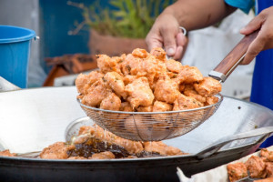 Hindari 5 Makanan Penyebab Kista Ovarium