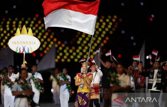 Kontingen Indonesia Mengenakan Pakaian Adat di Pembukaan SEA