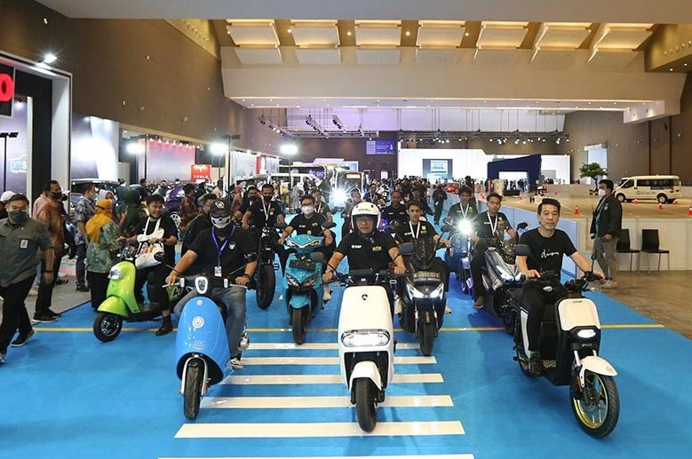 Parade motor listrik di PEVS 2022. Dyandra Promosindo
