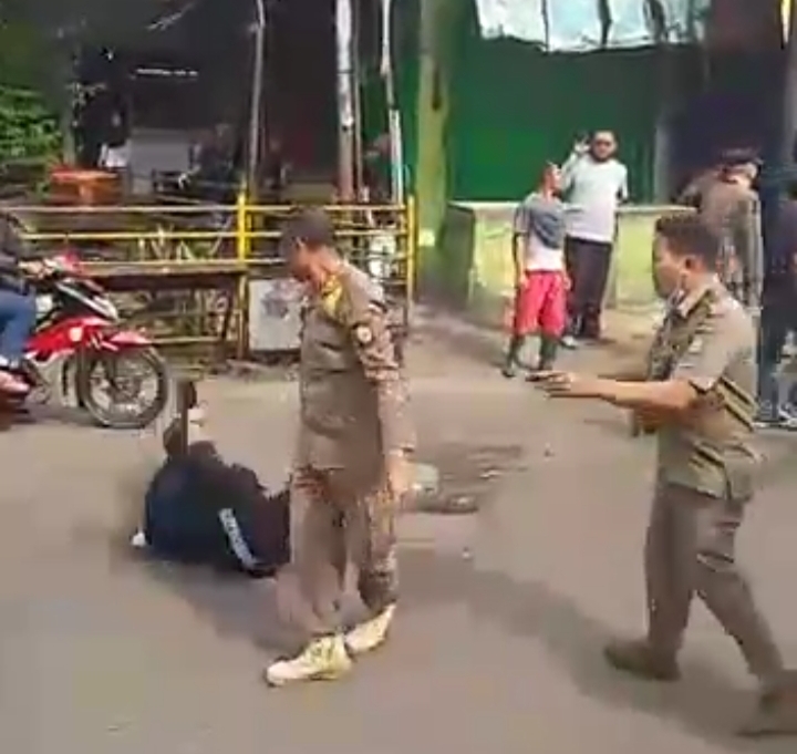 Ricuh, Penertiban PKL Pasar Anyar Diminta Jangan Kambing Hitamkan Jokowi