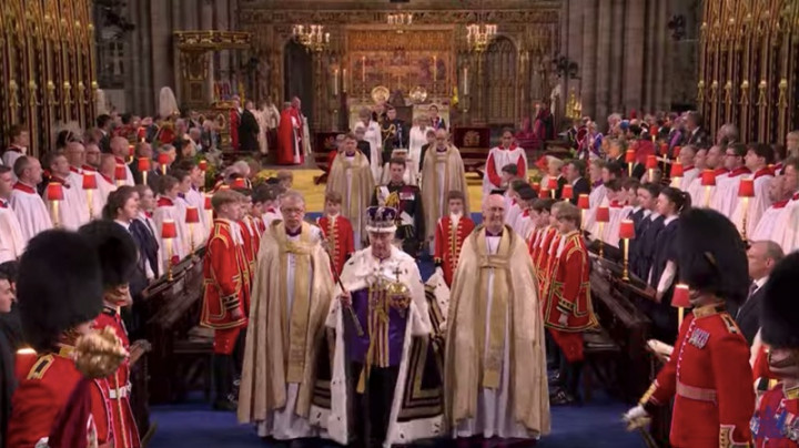 Setelah Tujuh Dekade, Warga Inggris Kembali Saksikan Penobatan Raja