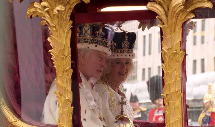 Disambut Warga, Raja Charles dan Ratu Camila Diarak ke Istana Buckingham