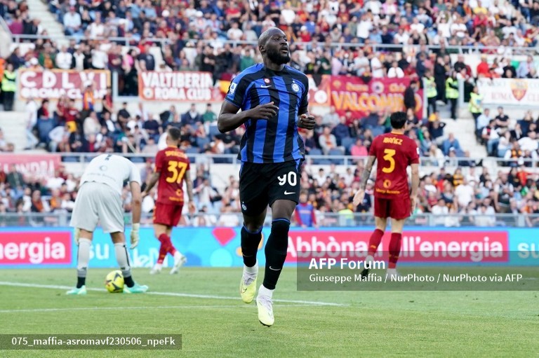 Penyerang Inter Milan, Romelu Lukaku, merayakan golnya ke gawang AS Roma (AFP/Giuseppe Maffia)