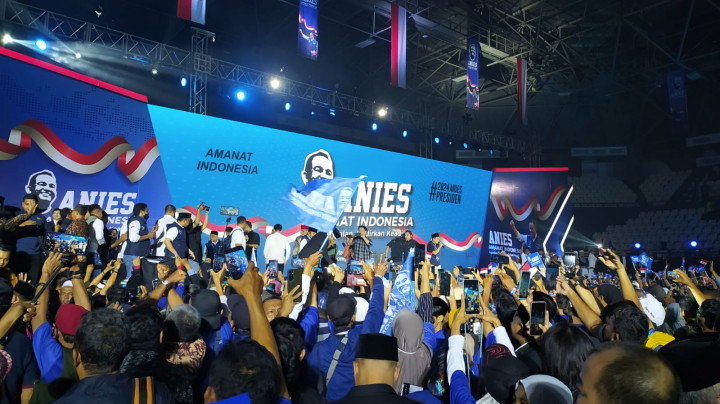 Masuk Stadion Tennis Indoor GBK, Anies Diteriaki Presiden