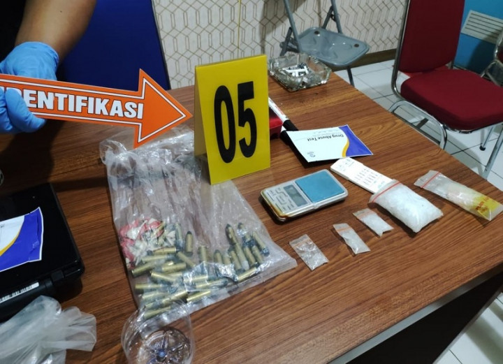 <i>Seplastik</i> Amunisi Ditemukan Warga Tangerang, Tersembunyi di Bawah Pot Kembang