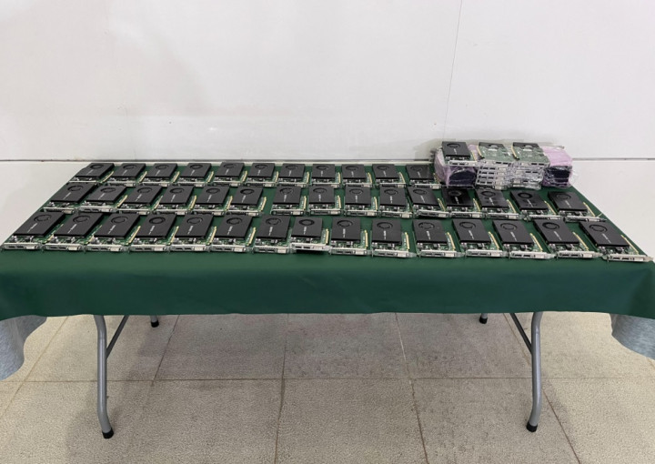 Di Tiongkok, Kartu Grafis Komputer Diselundupkan Bareng Lobster Hidup