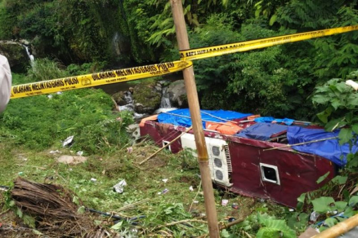 1 Penumpang Tewas, Polisi Dalami Insiden Bus Masuk Sungai di Tegal