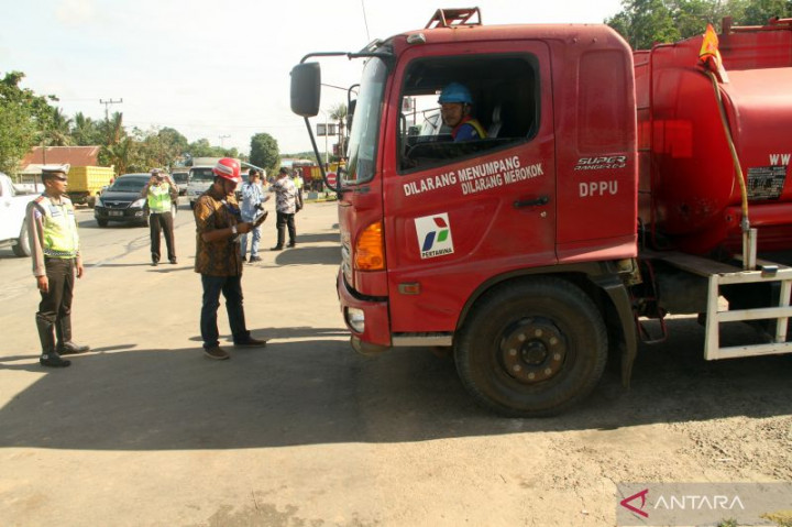 Truk Terbalik Dekat Gerbang Tol Balsam Tewaskan 1 Penumpang