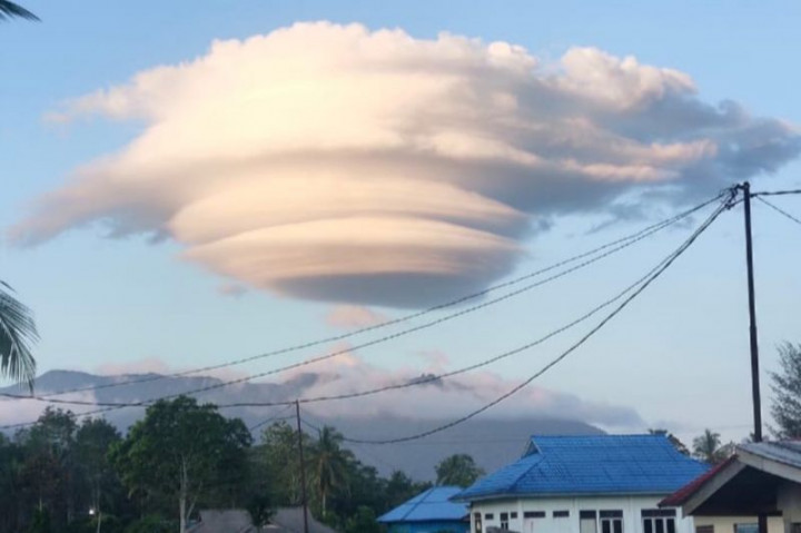 Penampakan Awan Langka Menghiasi Langit Natuna