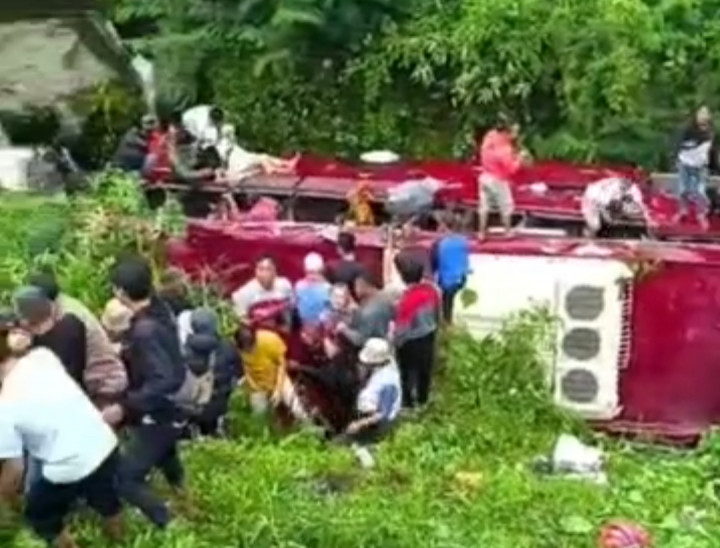 Korban Meninggal Bus Terperosok ke Sungai Guci Tegal Jadi 2 Orang