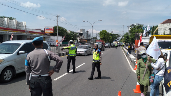 Warga Difabel Blokir <i>Underpass</i> Kentungan Yogyakarta