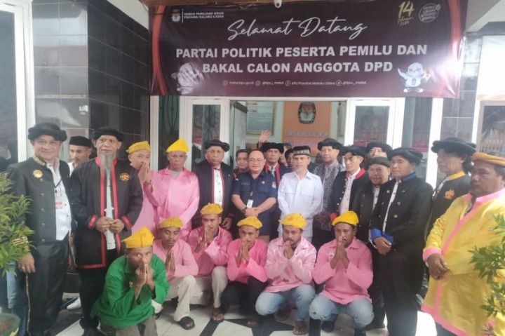 Sultan Ternate Daftar Bakal Calon DPD ke KPU Malut