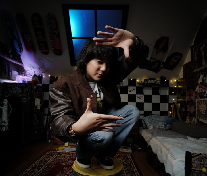 Iqbaal Ramadhan Menjelajahi 'Mesin Waktu' ke Era 1990an