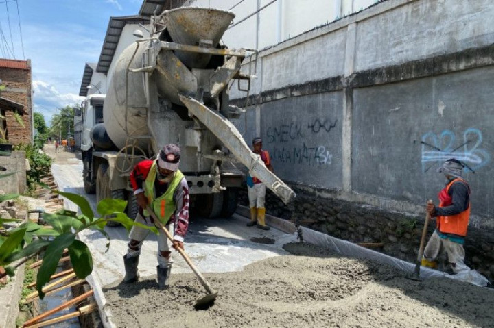 Bobby Janji Perbaiki Seluruh Jalan Rusak di Medan Tahun Ini
