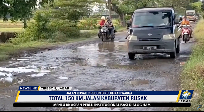 Warga Cirebon Mengeluh Jalan Rusak Sepanjang 150 Km
