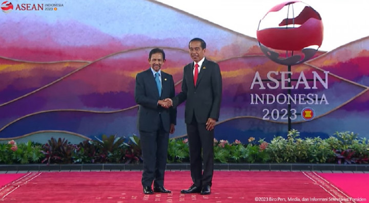 Jokowi Sambut Para Pemimpin ASEAN, Sultan Brunei Didampingi Putranya
