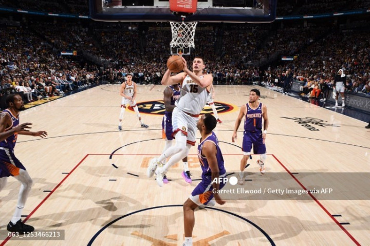 Playoff NBA: Triple Double Jokic Bantu Nuggets Kalahkan Suns