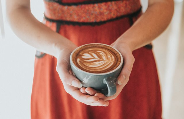 Apakah minyak zaitun dalam kopi benar-benar membantu orang yang mengalami sembelit? Ini kata dokter. (Foto: Ilustrasi/Dok. Unsplash.com)