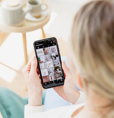 Benarkah Main Hp Sebabkan Kanker Mata? Yuk, Cek Faktanya