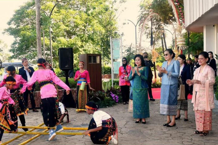 Iriana Ajak Pendamping Pemimpin ASEAN Saksikan Aktivitas Budaya NTT