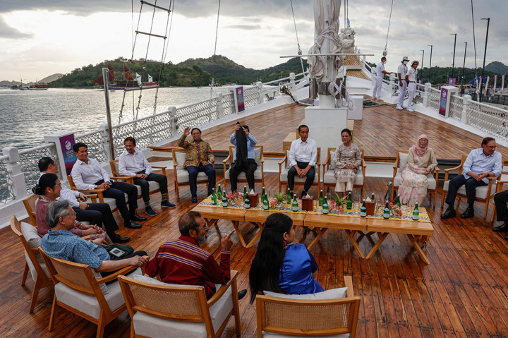 Momen Jokowi Ajak Pemimpin ASEAN Nikmati Sunset di Labuan Bajo