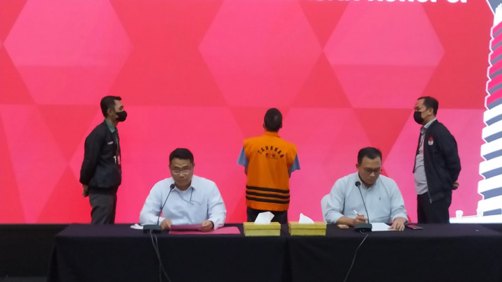 KPK Tahan Tersangka Korupsi Peningkatan Jalan Lingkar Pulau Bengkalis