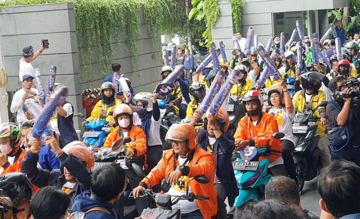 Ojol Meramaikan Parade Pendaftaran Bacaleg NasDem ke KPU