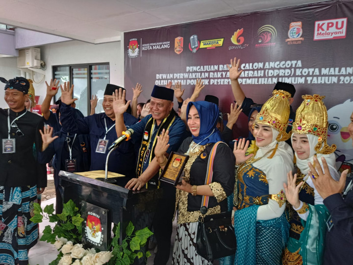 Bacaleg NasDem Kota Malang 'Ajak' Ken Dedes dan Ken Arok Daftar Pileg ke KPU