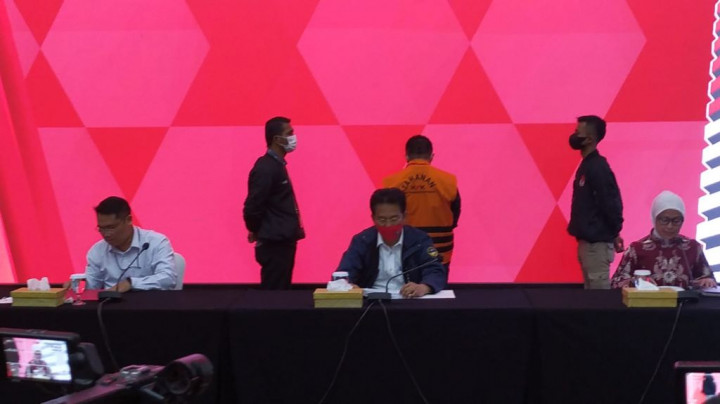 KPK Tahan Tersangka Korupsi Pengadaan Subkontraktor Fiktif di Amarta Karya