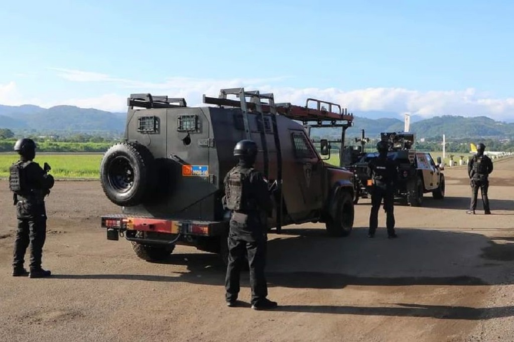 Satbravo 90 Kopasgat Siaga Amankan Bandara Komodo Labuan Bajo