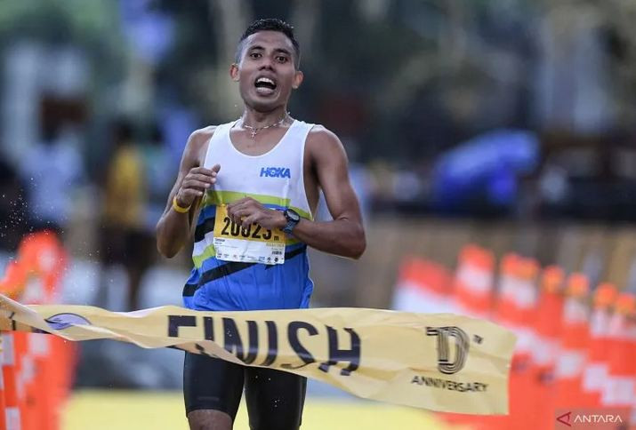 Rikki Simbolon Raih Emas Lari 10.000 Meter