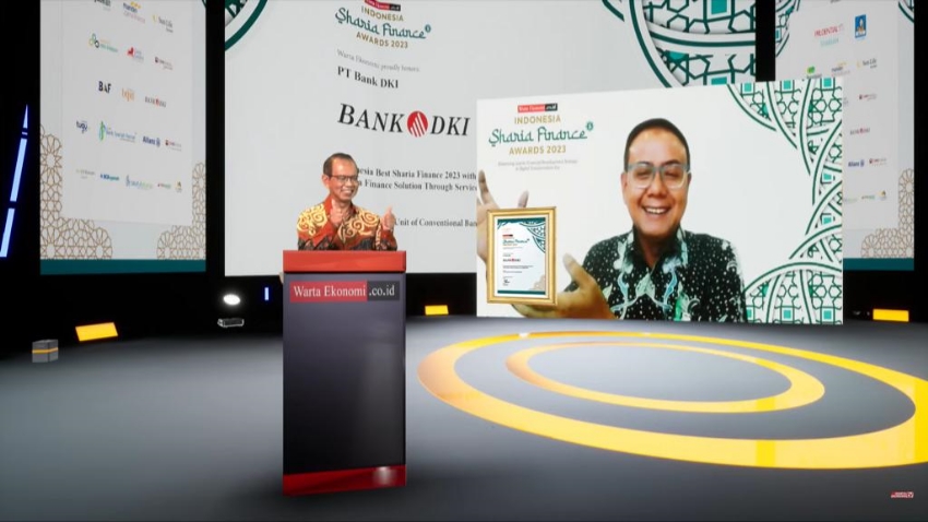 Direktur Keuangan & Strategi Bank DKI, Romy Wijayanto  (kanan)  dan CEO & Chief Editor Warta Ekonomi, Muhamad Ihsan (kiri)